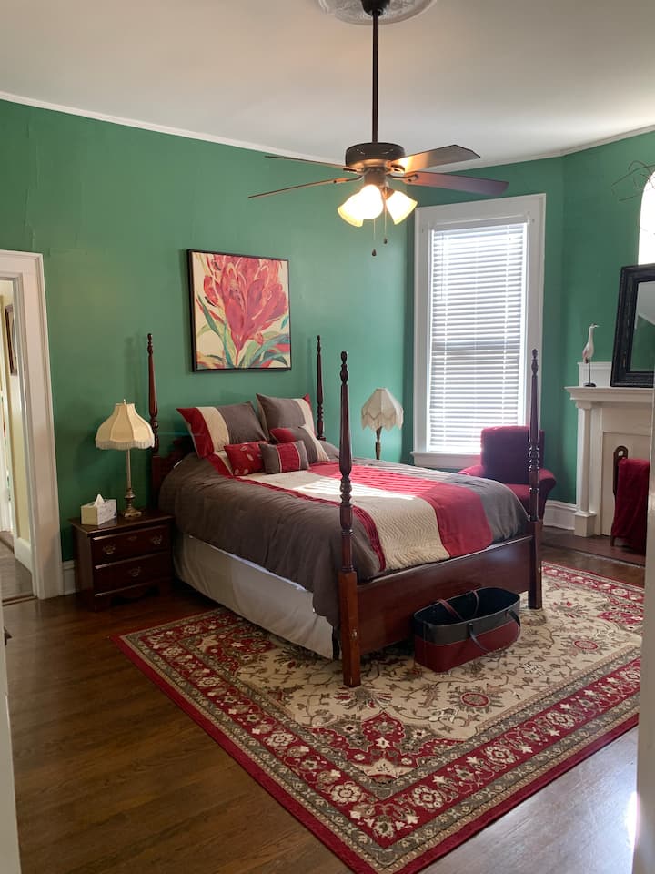 Elegant 1 Bedroom Traditional Style Apartment - Spartanburg