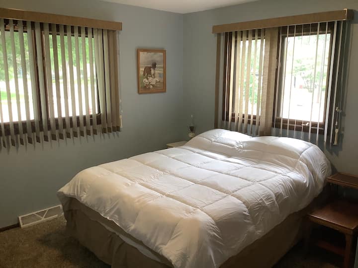 Pleasant Bedroom In Residential Home - New Ulm