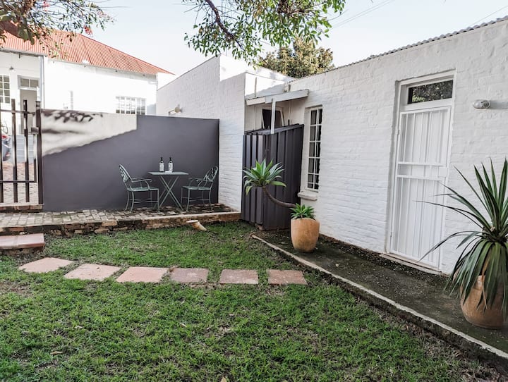 Tranquil Garden Cottage - Johannesburg