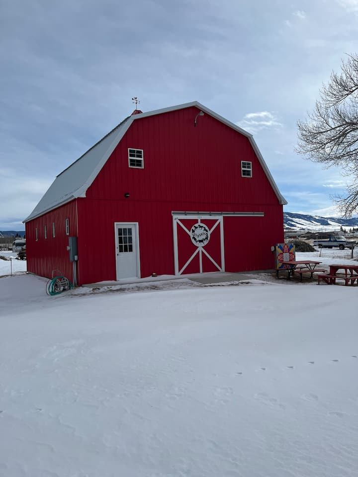 Babe's Red Barn! - White Sulphur Springs, MT