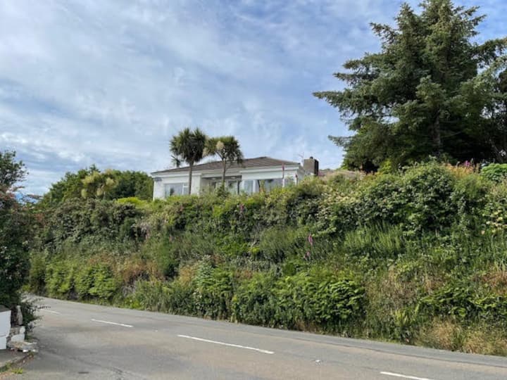 Cheerful 3 Bedroom Bungalow With Spectacular Views - Isle of Man