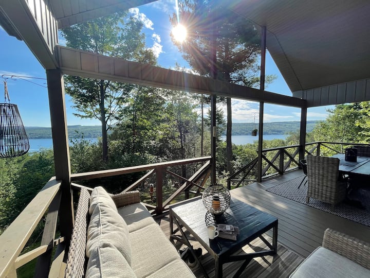 Lake View With Balcony- Private 2 Bedroom Chalet - ハモンズポート, NY