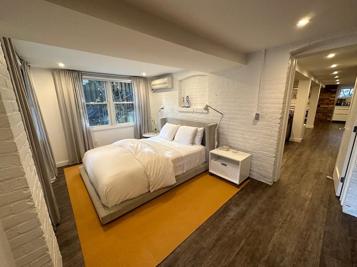 Clean Designer Apartment With All The Amenities! - Washington, DC