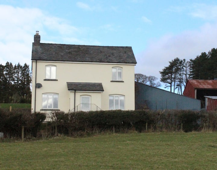 3-bed Cottage Surrounded By Farmland - Kerry