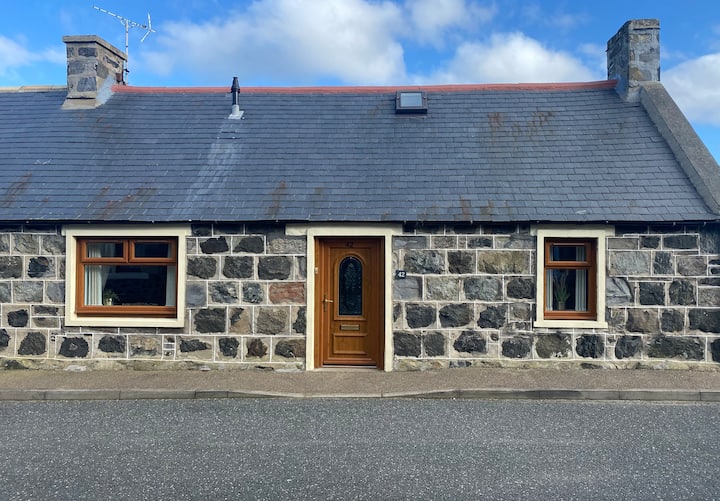 Beautiful Cottage With Sea Views That Sleeps 6 - Cullen