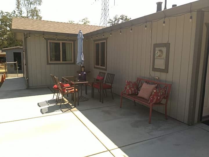 Country Charm Cottage Home-private 1/4 Acre/fenced - Oroville, CA