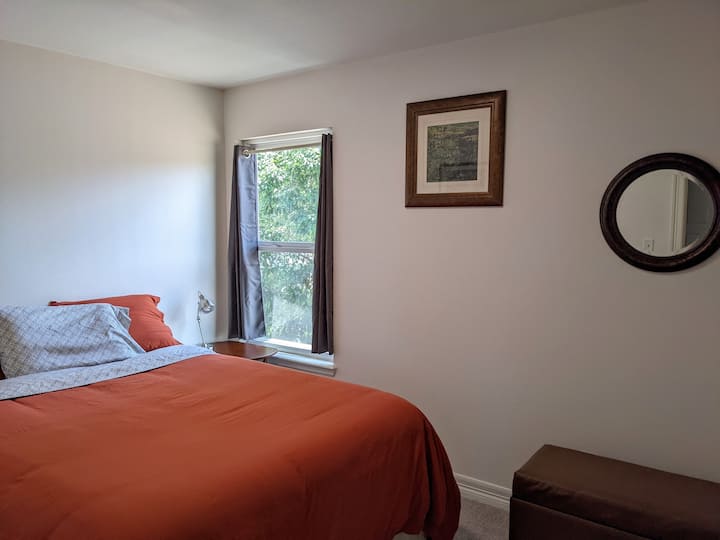 Simple Guest Bedroom In Home Next To Castle Rock - Castle Rock