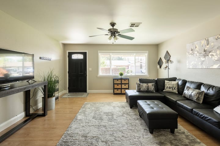 Cheerful 4 Bedroom Home, Big Yard Great For Family - Granite Bay, CA