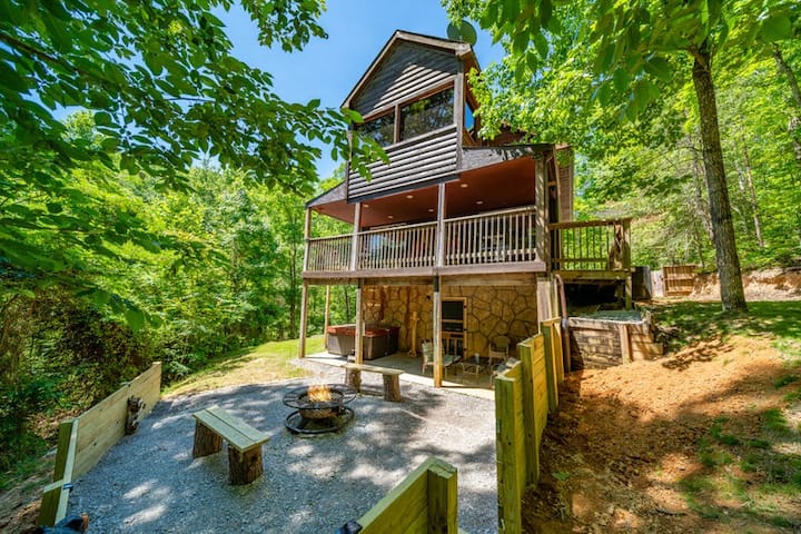 ⛰ Mtn Views, 🔥 Fire Pit, Hot Tub, 🕹 Game/movie Room - Soaky Mountain Waterpark, Sevierville