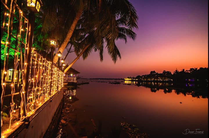 Serene Waters -  Villa Paradise With Pool - Kochi