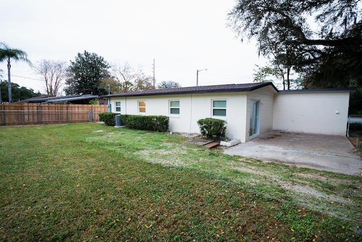 Enjoyable 3bd House | Fence Backyard - オカラ, FL