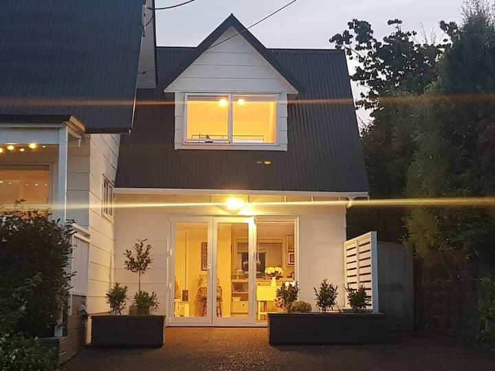 'Kotare' Gracious Guest House In Riverhead Village - Riverhead, New Zealand