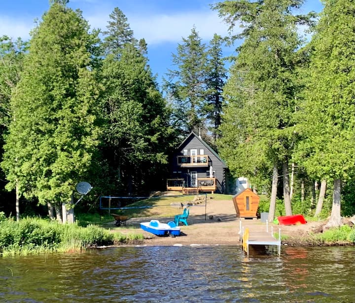 Waterfront Cottage With Retro Camper Van - Algonquin Provincial Park