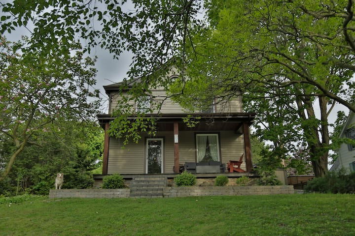 Cozy 4 Bedroom Close To Wineries And Great Hiking. - Grimsby