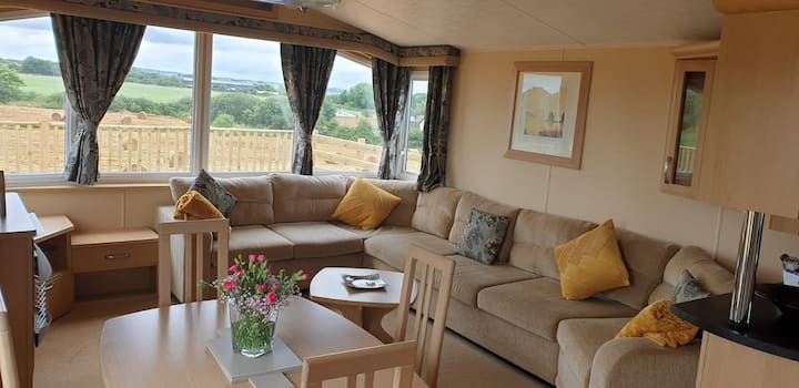 Mountainview Holiday Home
Private Location Sleeps6 - Anglesey