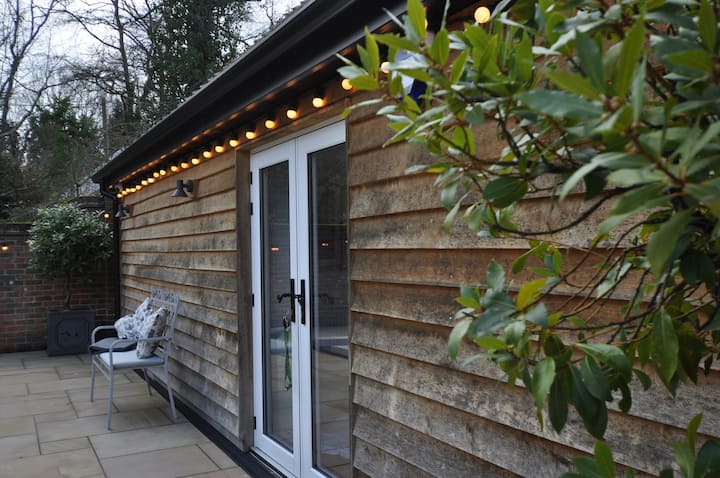 The Pool House, A Adorable 1 Bed Guest House. - Dorking