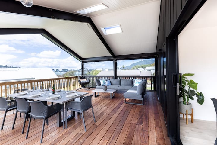 Executive Accommodation With Harbour Views And Gym - Pauanui