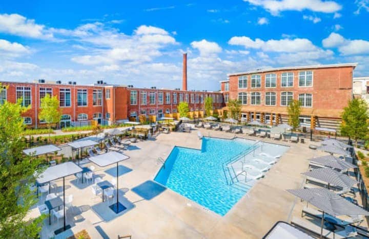 Trendy 1-bedroom Apartment With A Pool - Greenville