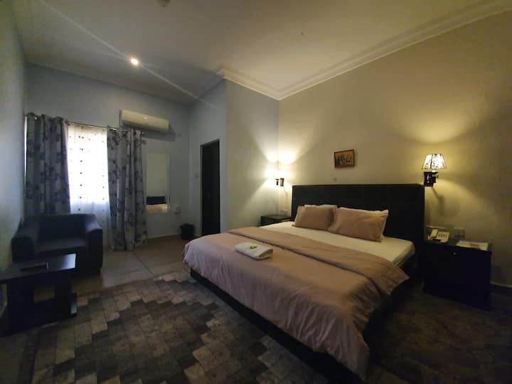 A Superior Room In A Five Bedroom Bungalow - Jos