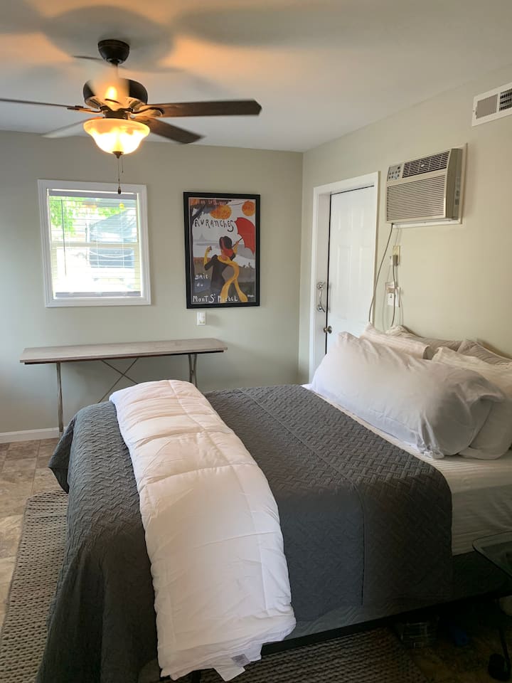 Downtown 1-bedroom Guest House With Free Parking - Henderson