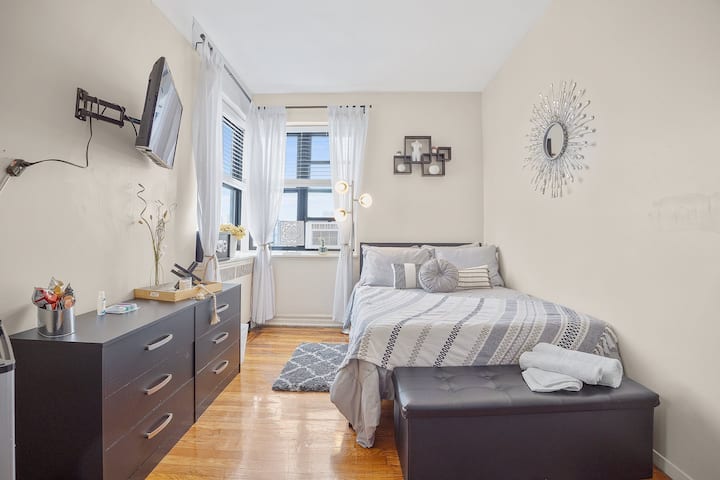 Spacious Bedroom Centrally Located Next To Subway - University Heights - Bronx NY