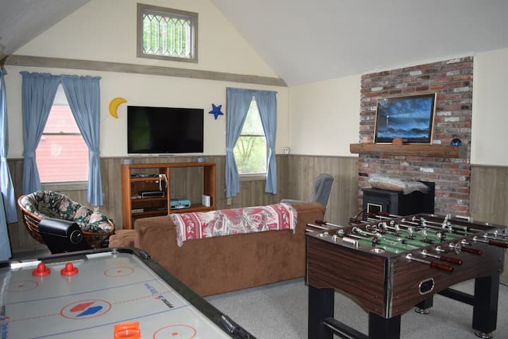 Large Comfortable Vacation Home With Lake And Mountain Views From Every Room - Lake Winnipesaukee, NH