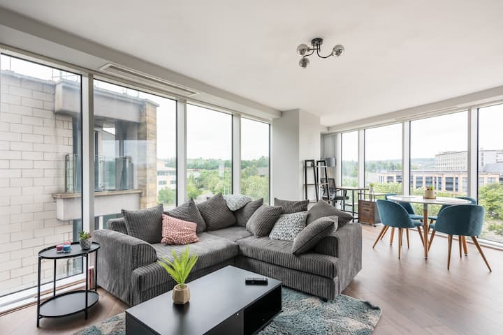 Aesthetic 2 Bedroom Apartment With A Stunning View - Bradford