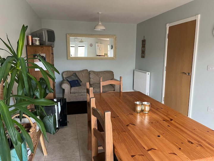 Entire 3 Bedroom Home With Parking, Quiet Location - Kerry