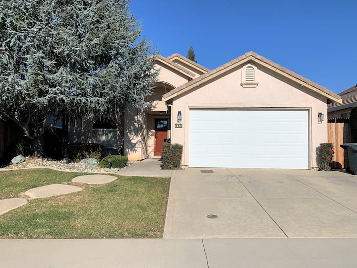 Contemporary 3bed 2 Bath Cutie With Great Room - Roseville, CA