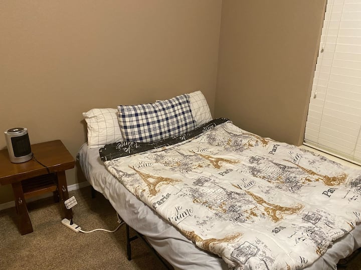 Private Small Kids Bedroom With Fast Wi-fi - Fresno, CA