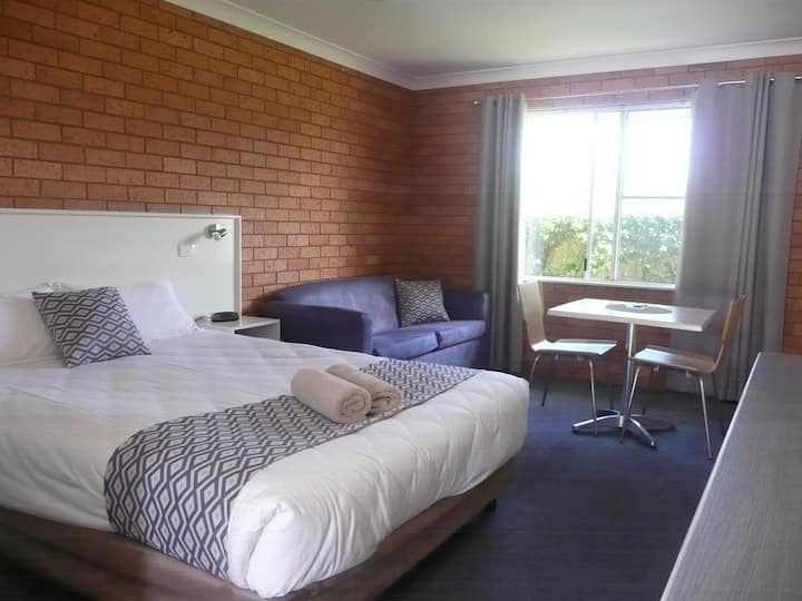 Standard Queen Bed Room With Mineral Pool - Woolgoolga