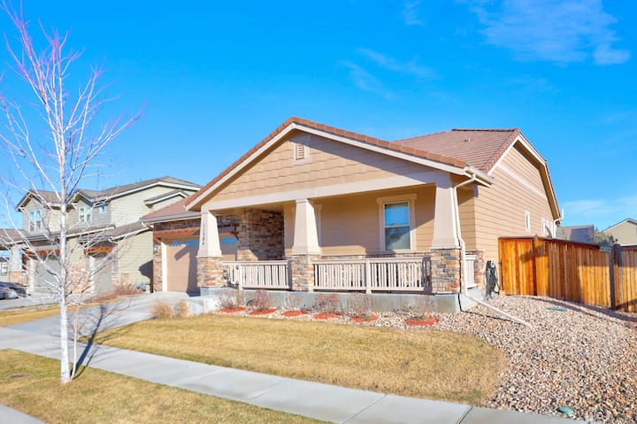 4 Bed/3 Bath, Sleeps 12! 20 Min Dia, Games In Basement/ Pets Welcome/ Large Yard - Brighton, CO
