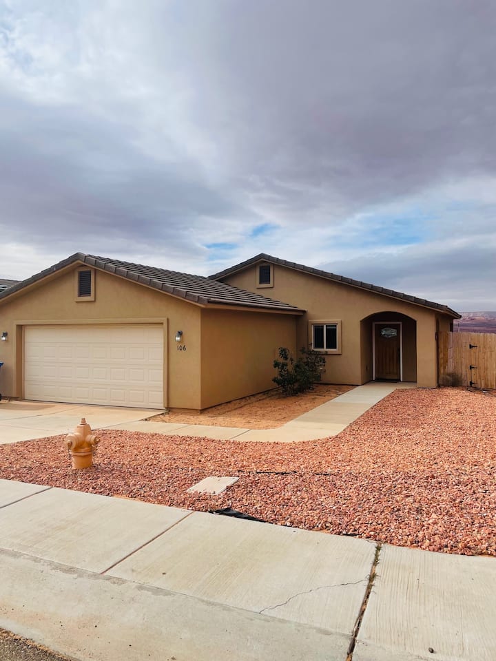Clean Remodeled Home With Views & Boat Parking - Page, AZ