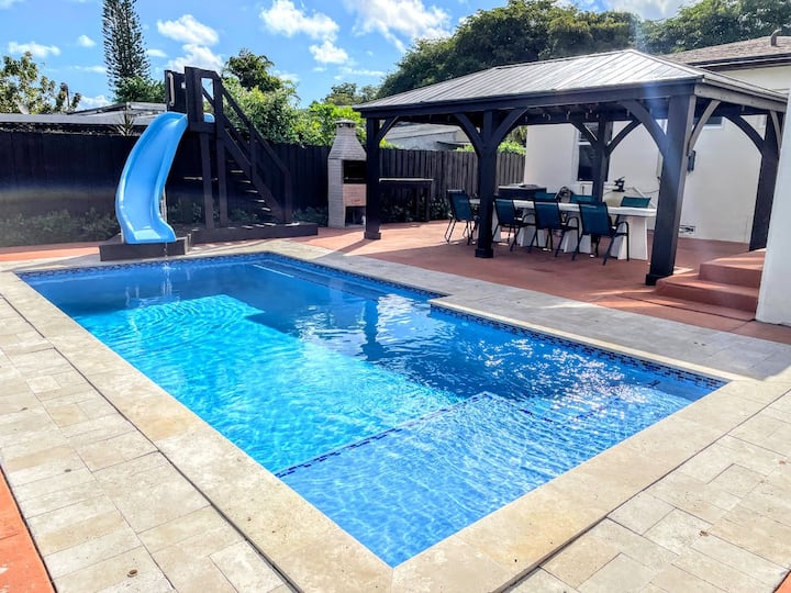 Magnolia House Pool/slide/bbq In Center Of Miami - Fountainbleau, FL