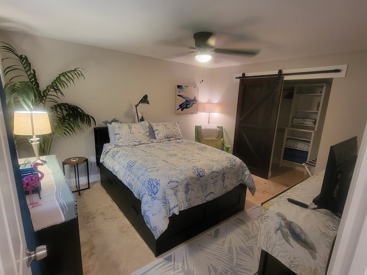 Private Bed And Bath With Separate Entrance - Clearwater Beach, FL