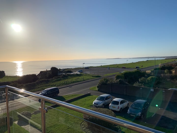 Cliff Top Apartment With Spectacular Sea Views - New Milton