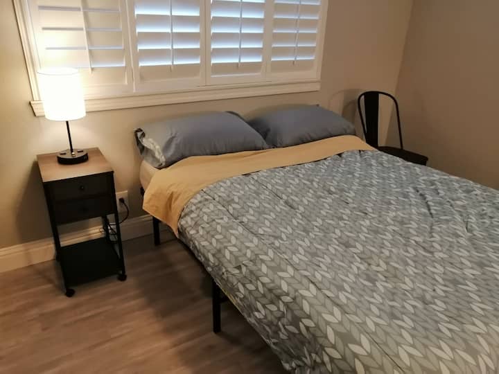 Cozy Upstairs Master Bedroom With Private Bathroom - San Leandro, CA