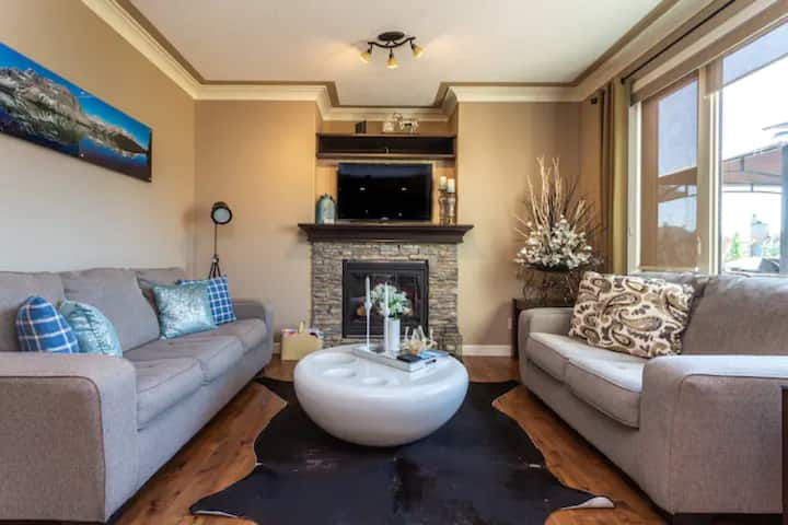 Cozy & Luxurious Ridge Home - Including 2nd Suite - Cochrane