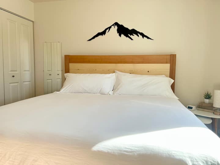Cozy & Clean Apartment | King Bed | Free Parking - ジュノー, AK