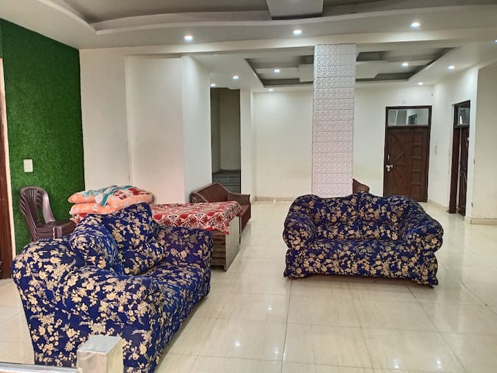 Lovely 5-bedroom Rental Unit With Free Parking - Nalagarh