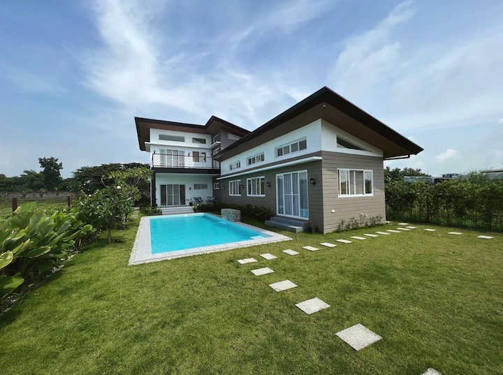 Modern Tropical Private Villa With Pool - Concepcion