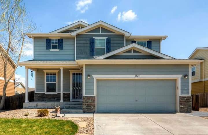 Entire House To Yourself! Spacious 4-bed 4-bath - Aurora, CO