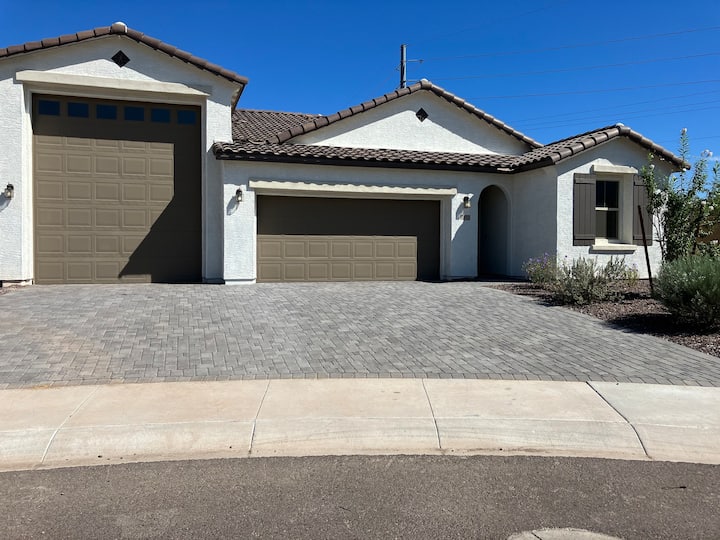 Beautiful 3/2 Home With Master Bedroom - Avondale, AZ
