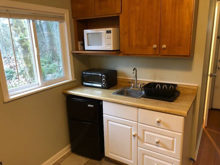 Simple Studio Apartment In The Woods Tumwater - Olympia, WA