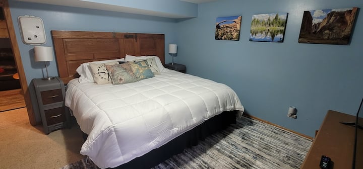 King Bed Suite In Quiet Residential Neighborhood - Stevens Point