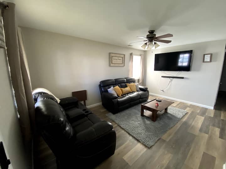 Relax In A Cozy 4br Minutes Away From Town Center - Chesapeake