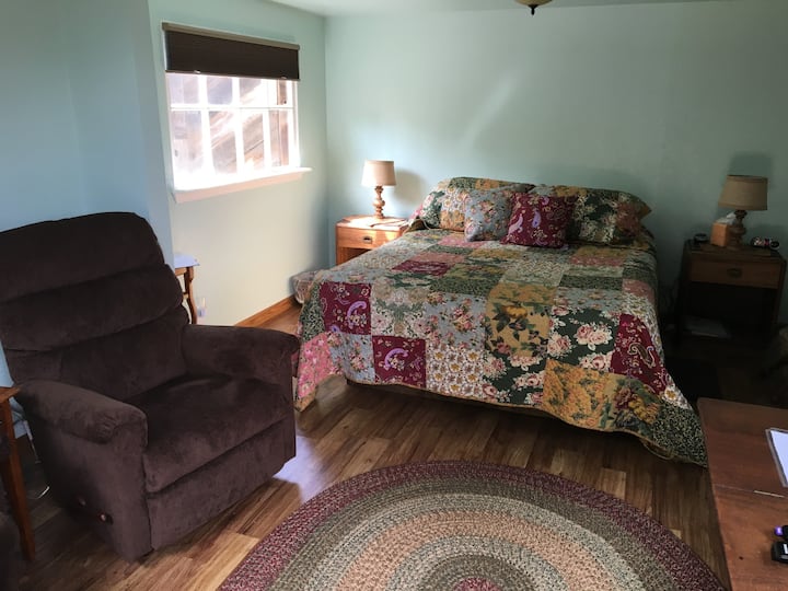 Rustic Bungalow & Spa-pets Welcome - Merced