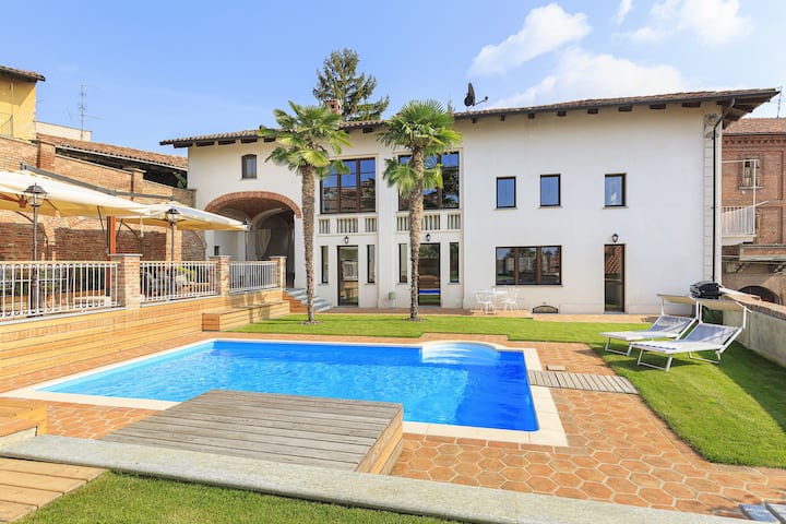 Verleidelijke Villa Met Zwembad En Zicht Over De Wijngaarden - Villa Teresa - Gabiano