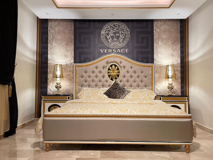 Versace Home 3 - Luxury Suite For Newlyweds - Jedda