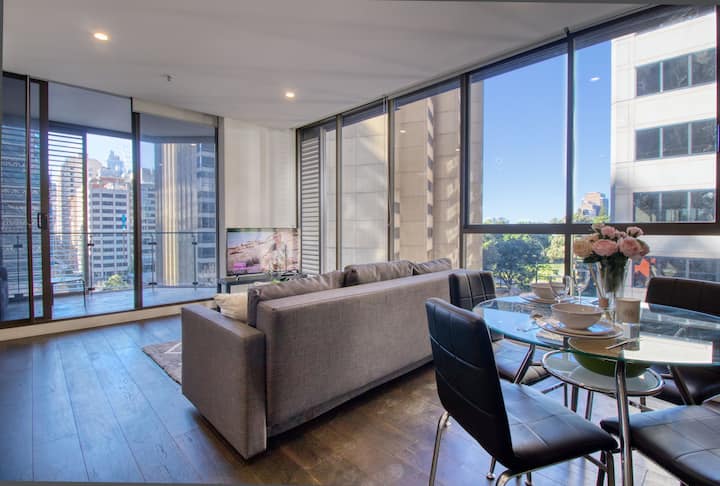 Large Apartment Next Hyde Park: Heart Of The City - Sydney central station